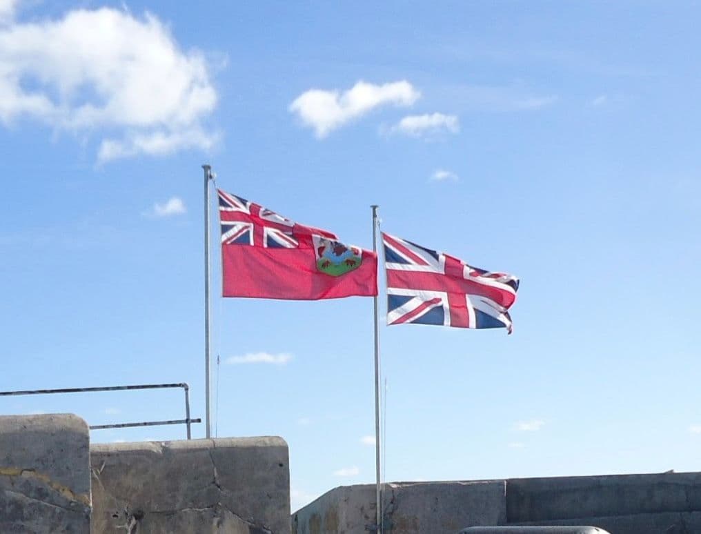 Bermuda_UK_image_number_145_Fort_St_Catherine_s_with_flags_flying_cropped_1d875759f0.jpg